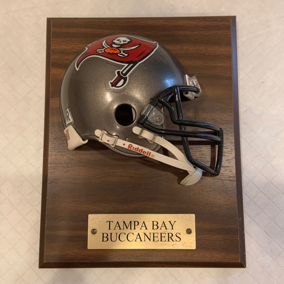 Vintage Tampa Bay Buccaneers Helmet Mount Wooden Wall Plaque 8" x 10" - Picture 1 of 16